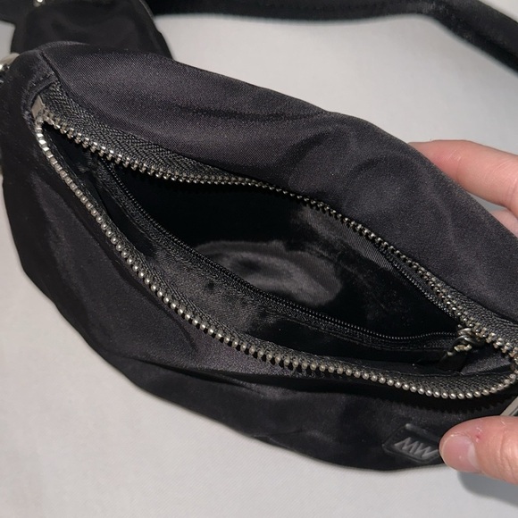 NWOT RARE Most Wanted USA Convertible Belt Bag in Black OS - Picture 9 of 14